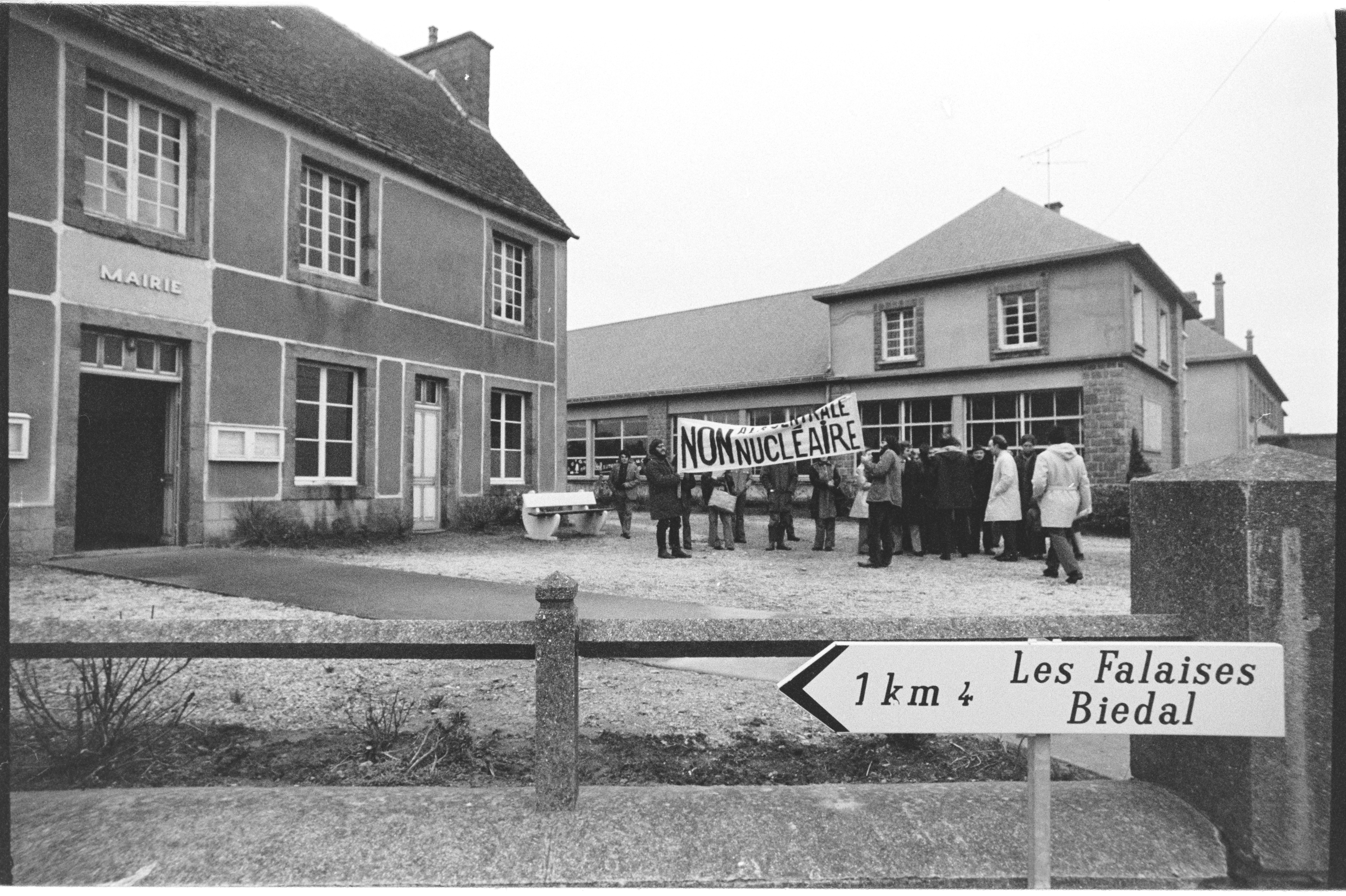 Lambert_1975_01_08_004